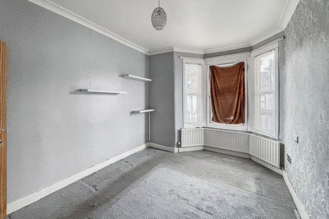 49 Francis Avenue, Ilford, Redbridge IG1 1TS 2