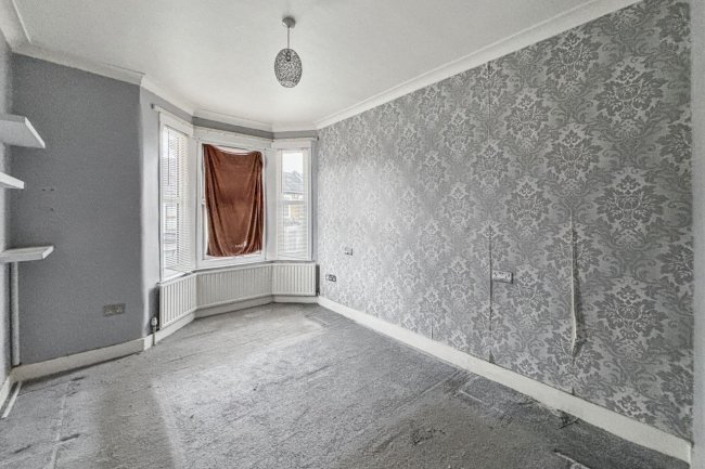 49 Francis Avenue, Ilford, Redbridge IG1 1TS 2