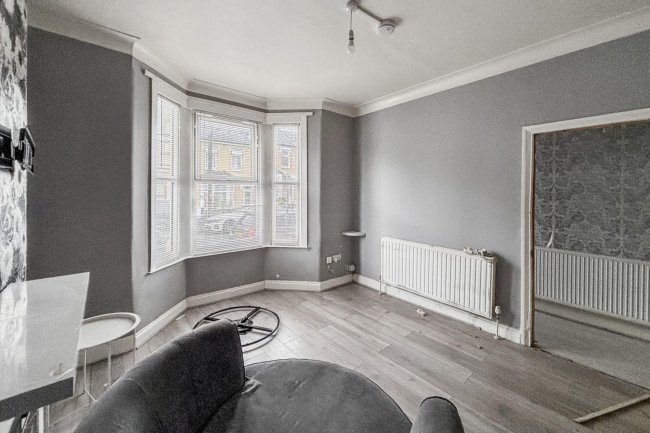 49 Francis Avenue, Ilford, Redbridge IG1 1TS 2