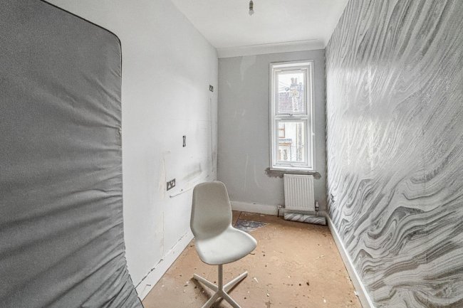 49 Francis Avenue, Ilford, Redbridge IG1 1TS 2