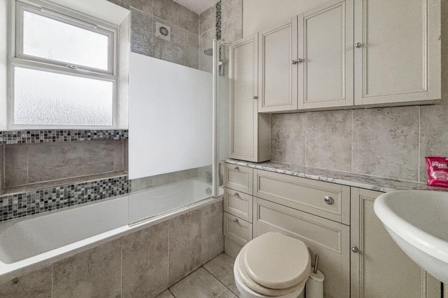 49 Francis Avenue, Ilford, Redbridge IG1 1TS 2