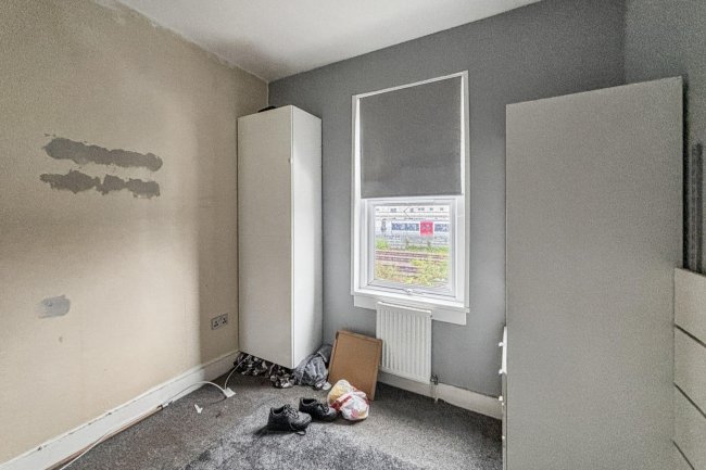 49 Francis Avenue, Ilford, Redbridge IG1 1TS 2