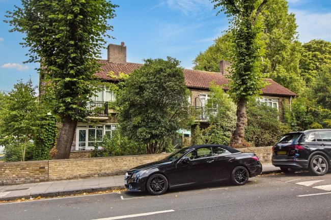 Flat 7 Hinchinbrook House, Mortimer Crescent, Kilburn, London, NW6 5UP 3