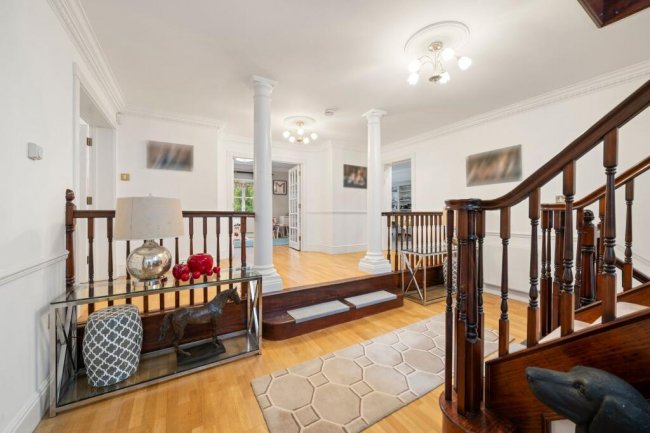 11 St David’s Drive, Englefield Green, Egham, Surrey, TW20 0BA 9