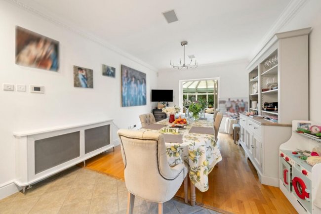 11 St David’s Drive, Englefield Green, Egham, Surrey, TW20 0BA 9