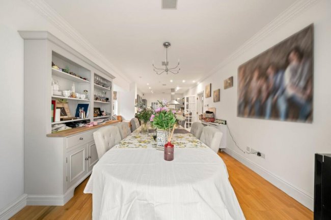 11 St David’s Drive, Englefield Green, Egham, Surrey, TW20 0BA 9