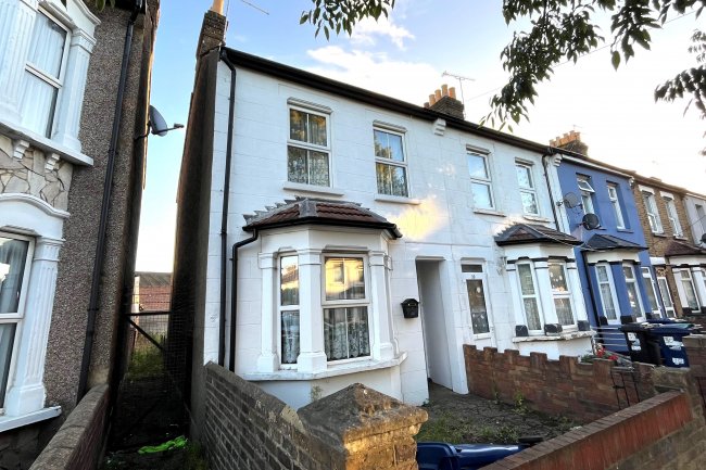 32 Dudley Road, Southall, Middlesex, UB2 5AR 5