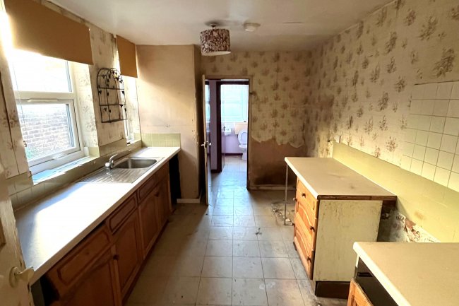 32 Dudley Road, Southall, Middlesex, UB2 5AR 5