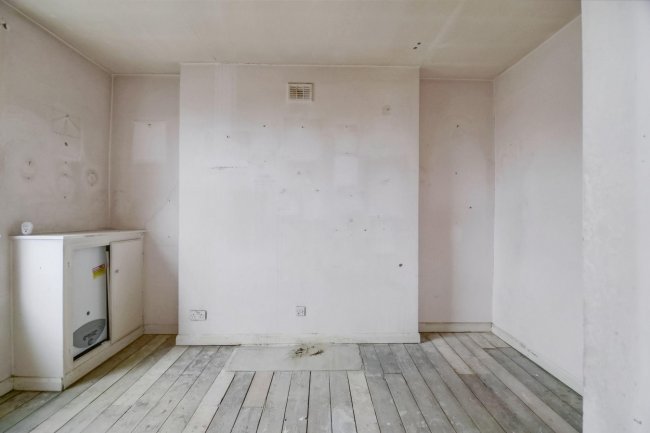 46E Barons Court Road, Barons Court, London W14 9DU 8