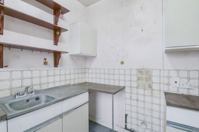 46E Barons Court Road, Barons Court, London W14 9DU 8