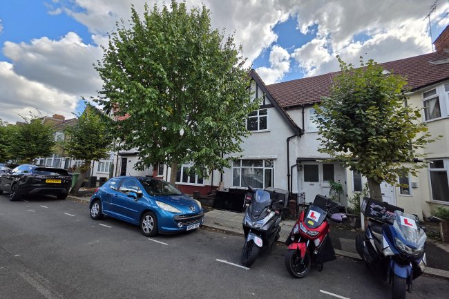 9 Alyth Gardens, London NW11 7EN 5