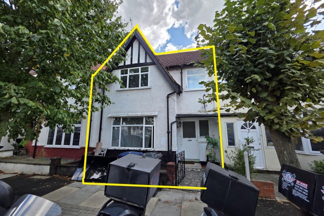 9 Alyth Gardens, London NW11 7EN 5