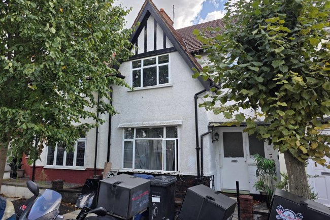 9 Alyth Gardens, London NW11 7EN 5