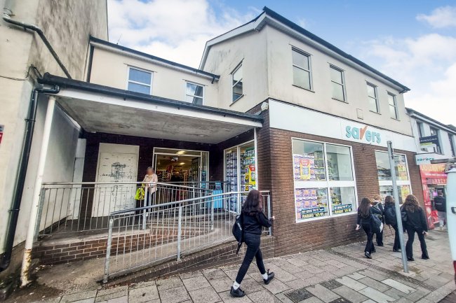 83 Cardiff Road, Caerphilly, CF83 1FQ 6