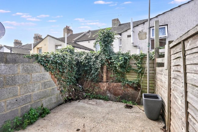 21 Jesmond Street, Folkestone, Kent, CT19 5QW 2