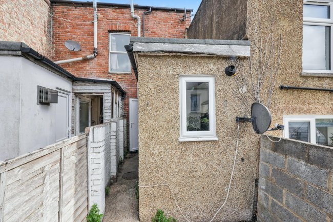 21 Jesmond Street, Folkestone, Kent, CT19 5QW 2