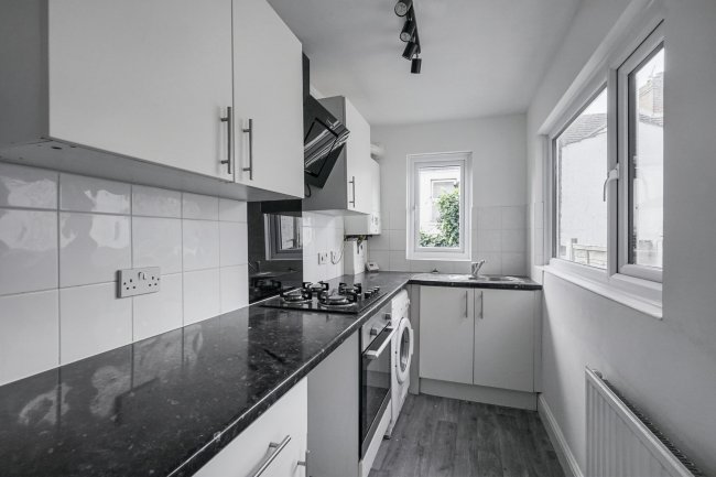 21 Jesmond Street, Folkestone, Kent, CT19 5QW 2