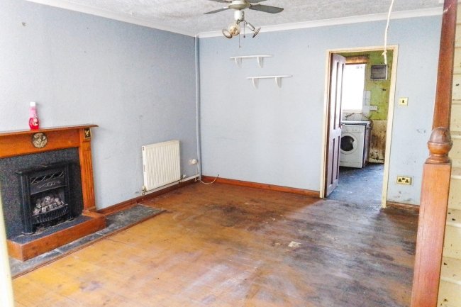 24 Conisborough, Toothill, Swindon SN5 8ES 2