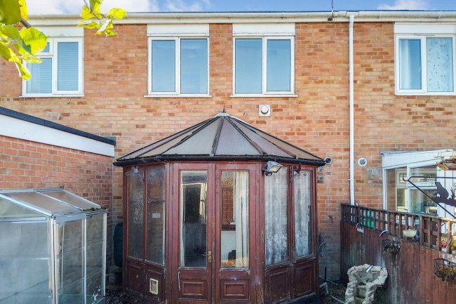 24 Conisborough, Toothill, Swindon SN5 8ES 2