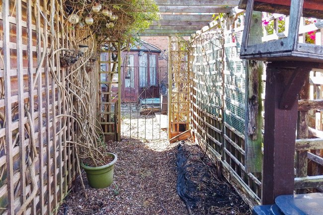 24 Conisborough, Toothill, Swindon SN5 8ES 2