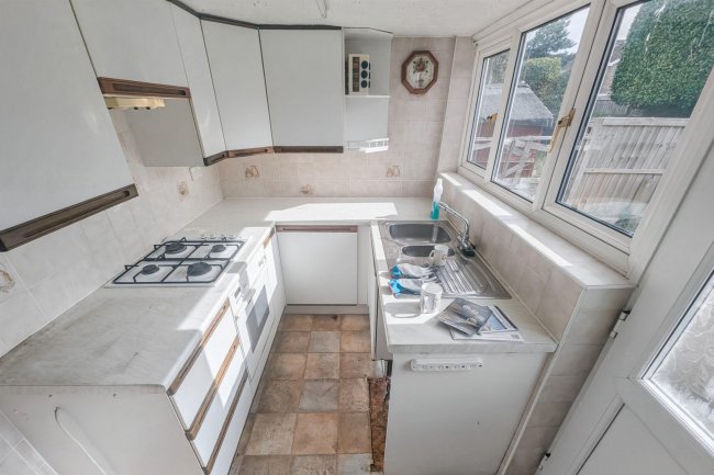 4 Redcliffe Road, Grantham, Lincolnshire, NG31 8EB 8