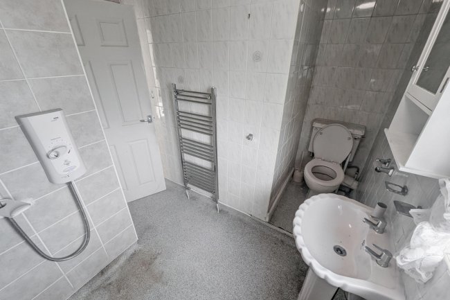 4 Redcliffe Road, Grantham, Lincolnshire, NG31 8EB 8