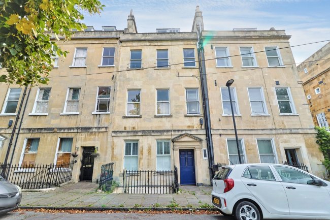 Garden Flat, 12 Kensington Place, Bath, Somerset, BA1 6AP 4