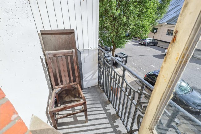 60 Delaware Mansions, Delaware Road, Maida Vale, London, W9 2LJ 1