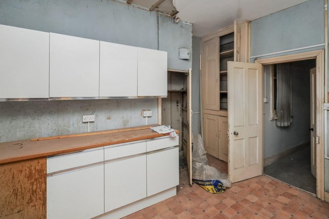 60 Delaware Mansions, Delaware Road, Maida Vale, London, W9 2LJ 1