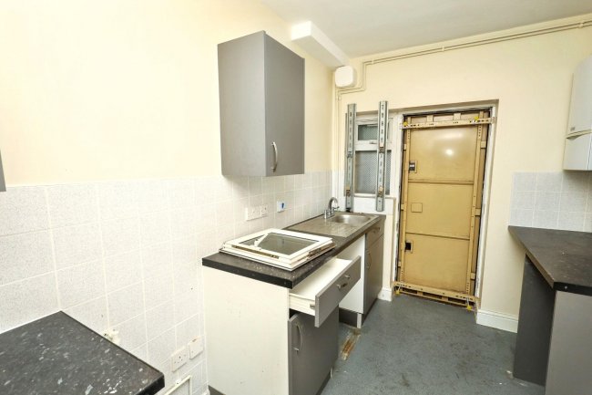 162 Lawrence Avenue, Manor Park, London, E12 5QP 10