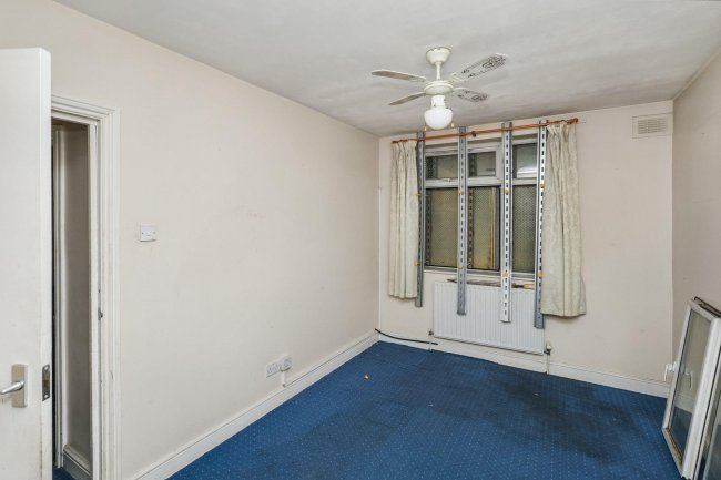 162 Lawrence Avenue, Manor Park, London, E12 5QP 10
