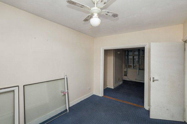 162 Lawrence Avenue, Manor Park, London, E12 5QP 10