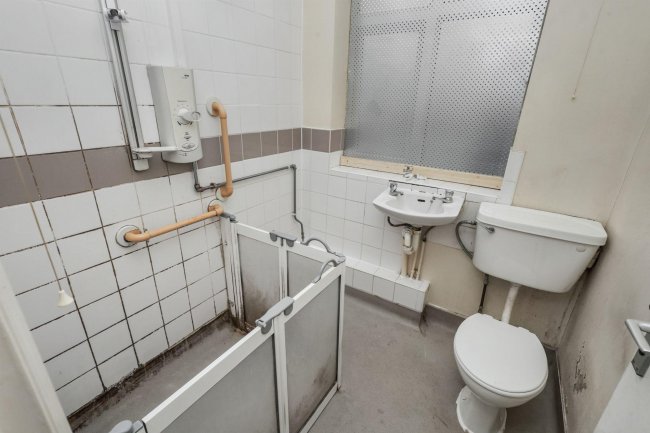 162 Lawrence Avenue, Manor Park, London, E12 5QP 10