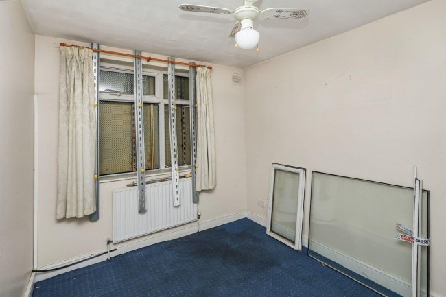 162 Lawrence Avenue, Manor Park, London, E12 5QP 10