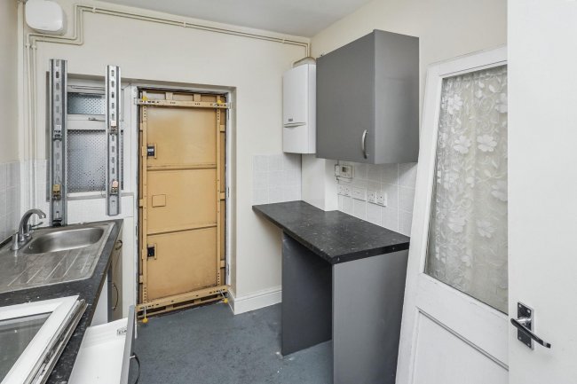 162 Lawrence Avenue, Manor Park, London, E12 5QP 10