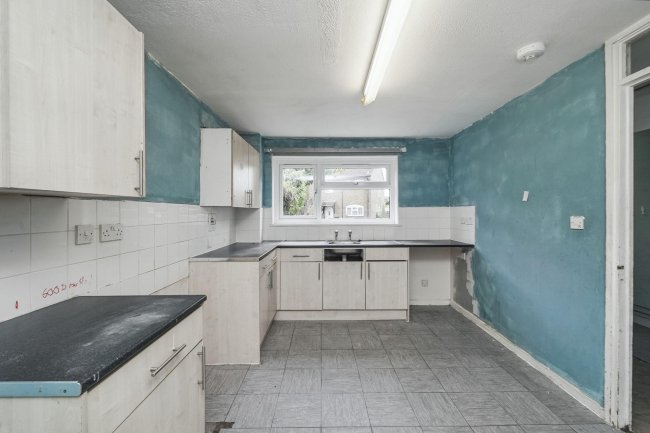 34 Chandlers Close, Feltham, Middlesex, TW14 9PG 8