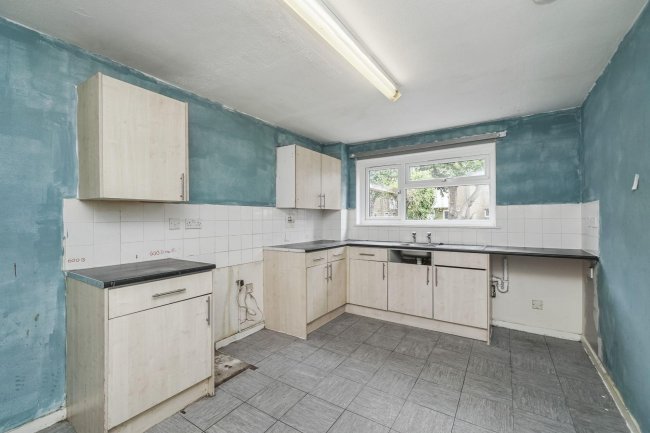 34 Chandlers Close, Feltham, Middlesex, TW14 9PG 8