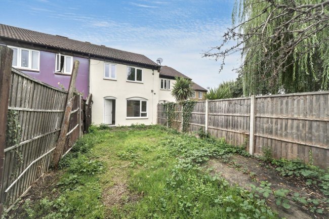 34 Chandlers Close, Feltham, Middlesex, TW14 9PG 8