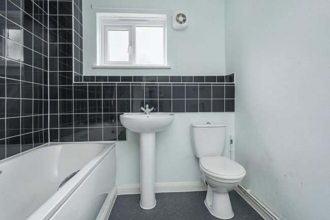 34 Chandlers Close, Feltham, Middlesex, TW14 9PG 8