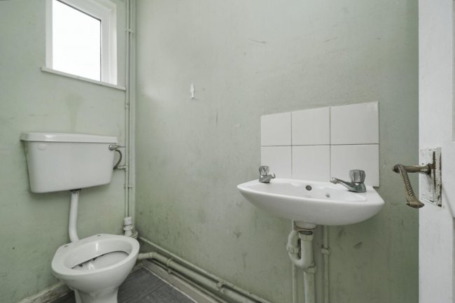 34 Chandlers Close, Feltham, Middlesex, TW14 9PG 8