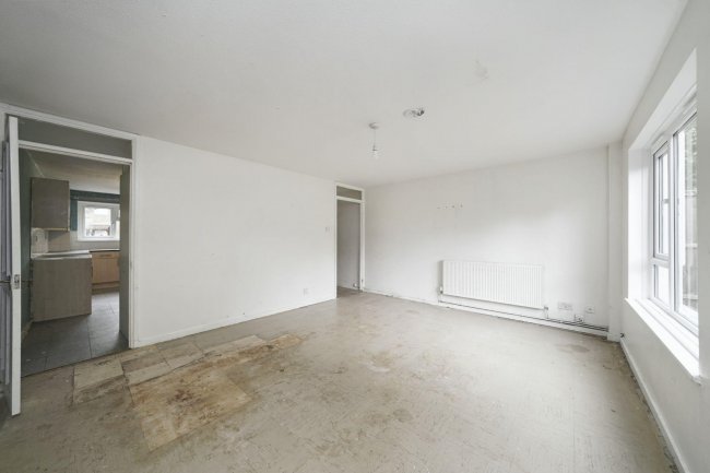 34 Chandlers Close, Feltham, Middlesex, TW14 9PG 8