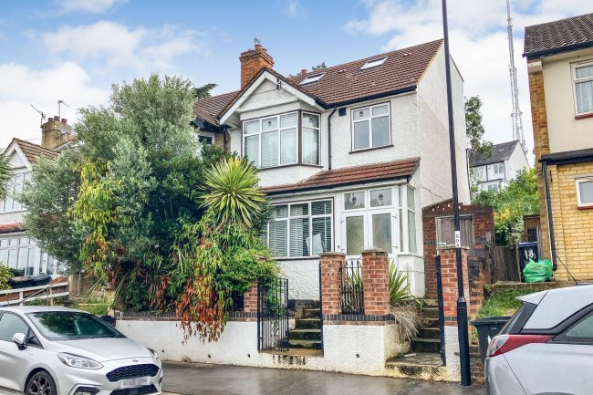 20 Beauchamp Road, Upper Norwood, London, SE19 3DE 3