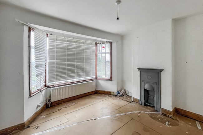 20 Beauchamp Road, Upper Norwood, London, SE19 3DE 3