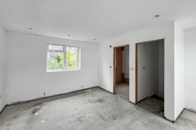 20 Beauchamp Road, Upper Norwood, London, SE19 3DE 3