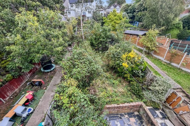 20 Beauchamp Road, Upper Norwood, London, SE19 3DE 3