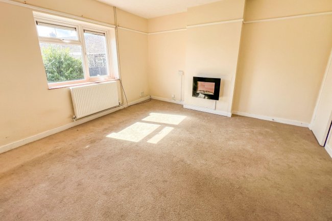 102a Oaklands, Chippenham, Wiltshire, SN15 1RH 4