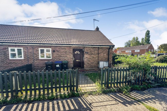 102a Oaklands, Chippenham, Wiltshire, SN15 1RH 4