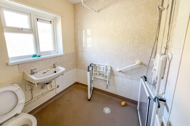 102a Oaklands, Chippenham, Wiltshire, SN15 1RH 4