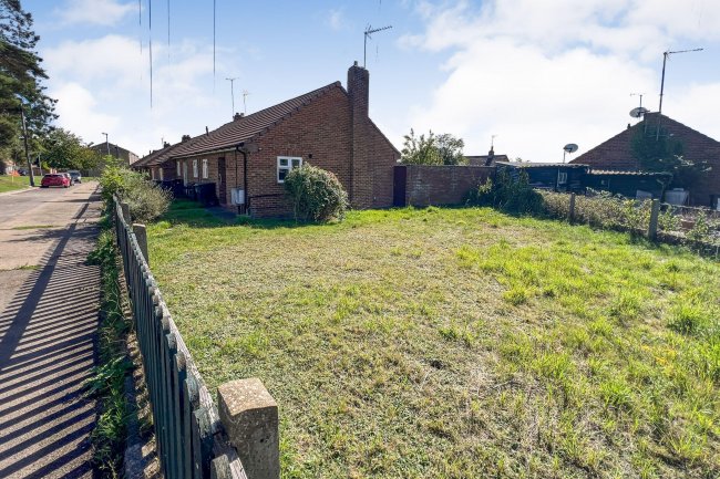 102a Oaklands, Chippenham, Wiltshire, SN15 1RH 4