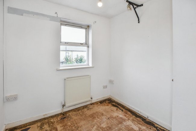 17 Cranberry Lane, Canning Town, London, E16 4PD 9